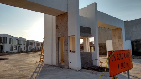 AV.MEXQUITIC FRACCIONAMIENTO MEDITERRANEA